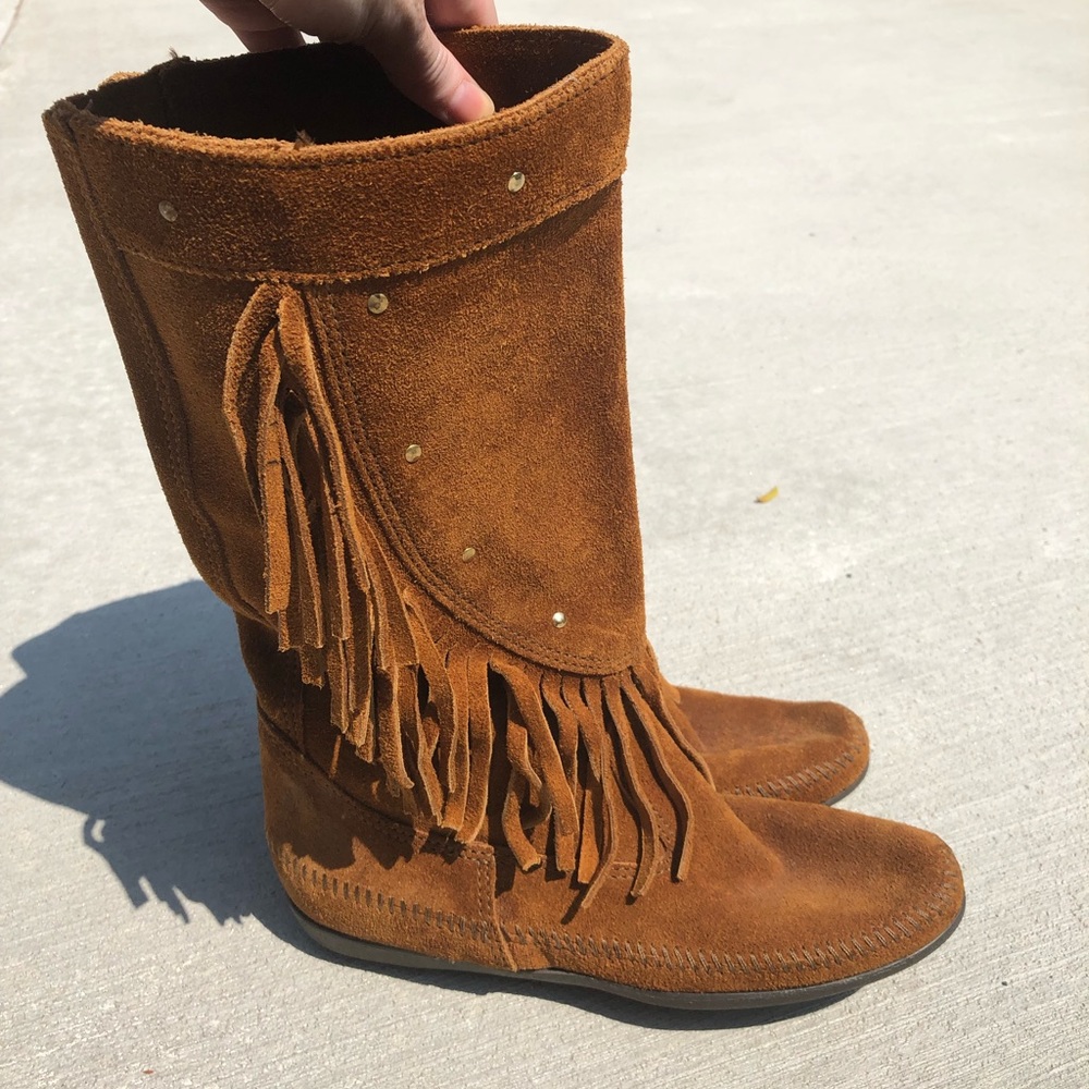 Minnetonka boots great condition size 8